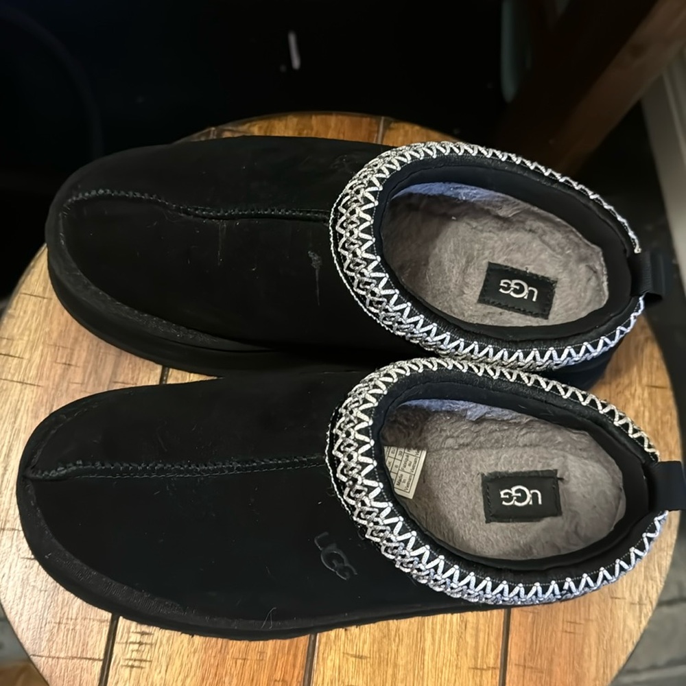 Uggs Tazz- SIZE 8